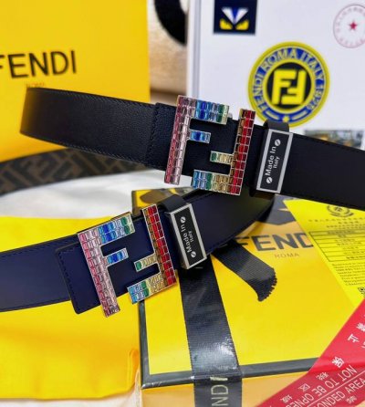 皮带：Fendi.芬迪..顶级原单复刻. 腰带：百分百头层牛皮，保证真皮。双层Ff水晶镶嵌彩色钻石24K纯钢扣材质，永不掉色进口小牛皮正反双面使用商场专柜同等质