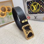 品名：Lv..路易..威登原单 材质：原单牛皮腰带 百分百头层牛皮腰带保证真皮，24K纯钢扣，专柜原单品质、做工精细，时尚大牌，送人自用首选 包装： 请认准如图