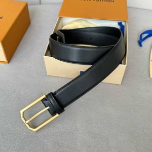 原版包装 L0Uis Vuitt0N 今季新品 男士原單腰帶 寬度35毫米 经典双面小牛皮 搭配低调针扣五金 尾部饰有品牌Logo配件相呼应 适合沉稳低调的男神