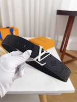 特 Lv.路易威登 全套包装 原版品质 代工厂货品 40Mm宽度 正品一体铸造五金钢扣，原厂皮料 双面原厂定制面料，区别市场货