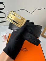 特 品牌：H新款进口3. 5自动扣头层小牛皮，手感细腻柔软。搭配纯钢自动精品钢扣，男士必备！宽度： 3.5Cm自动钢扣头层牛皮皮带