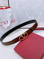 特 VALENTINO GARAVANI VLOGO SIGNATURE 可双面佩戴水钻 亮面小牛皮腰带 -VLOGO SIGNATURE搭扣，饰以施华洛世奇钻