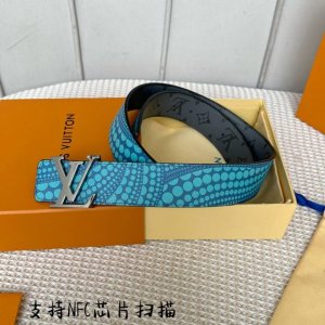 進口面料襯托原廠小牛皮底 飾有高級彩色視覺效果 搭扣與皮帶相呼應締造獨特造型 雙面用
