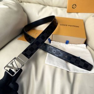 L0Uis Vuitt0N 今季新品 男士原單腰帶 寬度35毫米 雙面選用進口小牛皮 帶身壓飾帶有小標誌 搭配新款可旋轉五金 雙面用 簡約大方 百搭款