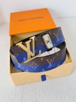 品名： Lv..路易..威登腰带皮带原单 型号：挂扣，经典纯钢材质挂扣，头层牛皮，图片实物拍摄 材料：头层牛皮，挂扣系列，纯钢材质扣头，钯镀电镀工艺永不掉色。原