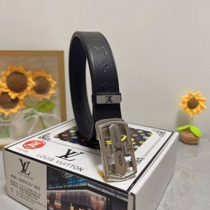品名：Lv..路易..威登自动带 材质：原单牛皮腰带 百分百头层牛皮腰带保证真皮，24K纯钢扣，专柜原单品质、做工精细，时尚大牌，送人自用首选 包装： 请认准如