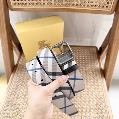 Burberry针扣转动式腰带 3.5Cm宽 带身一面采用Burberry经典格纹 一面采用荔枝纹小牛皮材质 双面可用 简单大方 精致优雅