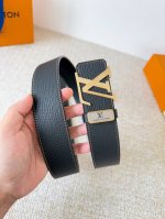 品名： Lv..路易..威登腰带皮带原单 DDD 型号：挂扣，经典纯钢材质挂扣，头层牛皮，图片实物拍摄 DDD 材料：头层牛皮，挂扣系列，纯钢材质扣头，镀钯电镀