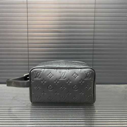 Louisvuitton 路易威登 Lv压花洗漱包袋 手拿包 化妆包 经典百搭 实物拍摄 原厂原版面料 配送防尘袋 礼盒 13 X 23 Cm。