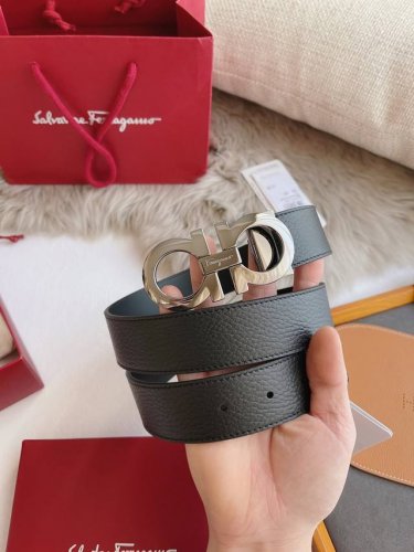 特 Ferragamo.菲拉格慕 全套包装 宽度3.5Cm 高级定制款男士皮带 双面进口牛皮 可双面使用 自行选择搭配 真材实料 很有质感 时尚经典不失风范 搭