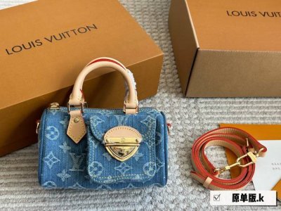 原单版 配礼盒 复古单宁包Yyds随性又时髦 时髦的复古牛仔面料也太好看了吧收到迫不及待背出去看展拍美照 柔软轻便的牛仔面料随性时髦又街头特意选了经典的Nano