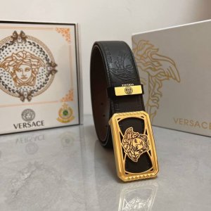 品名：Versace.范思哲 材质：原单牛皮腰带 百分百头层牛皮腰带保证真皮，24K纯钢扣，专柜原单品质、做工精细，时尚大牌，送人自用首选 包装： 请认准如图专