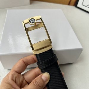 品牌： 纪梵希 新款进口小牛皮，手感细腻柔软。搭配纯钢自动精品钢扣，宽度：3.5Cm