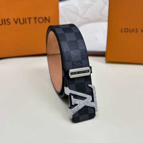 精品4.0纯钢雕花扣 批 配全套包装 品牌：L V海外原单 扣头材质：精品实心钢扣 带身材质正面：40Mm宽度采用双面进口原版皮腰带，真空电镀五金扣头实物拍摄