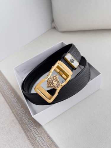 品名：范思哲.Versace.皮带腰带自动皮带 型号：自动带，纯钢材质经典人头自动扣，图片实物拍摄 腰带：百分百头层牛皮，自动带身，保证真皮。24K纯钢扣永不掉