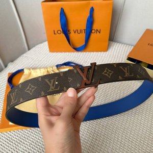 特 寬：40Mm 驢家 寬度40Mm Ss今季專櫃在售新品男款 進口訂製帆布面料 襯托意大利進口柔軟純色小牛皮底 精緻的亮面搭扣裝飾有與皮帶身相呼應的小皮飾 印