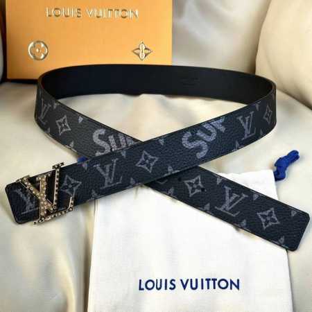 驢家經典款。L0Uis Vuitt0N 今季新品 男士原單腰帶 寬度40毫米 經典荔枝紋牛皮絲印圖案設計 搭配印小花鋼扣五金 可雙面佩戴 經典百搭 適合沈穩低調 - 点击图像关闭