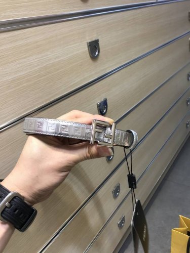 配送专柜包装 打孔针 特批宽20 Mm，原单进口双面头层牛皮，搭配原单钌钯电镀F扣，支持Nfc 手感.油边近乎完美，原产皮料定制，质感无可挑剔，出众的细节，高清