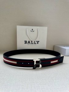 bally 巴利 专柜新款荔枝纹皮 男士休闲布配皮双用腰带 宽3.4Cm这款帆布腰带饰以蓝色和奶油色迷幻火车条纹，搭配蓝色皮表面，B字 搭扣更显纤细，采用钛金属