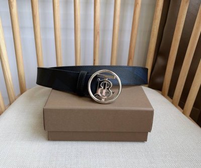 Burberry 巴宝莉专柜同步上新精选London镌刻焕新的品牌微标 扣环饰有抢眼的镀金专属标识图案 宽:3.5Cm 精致优雅 简单大方