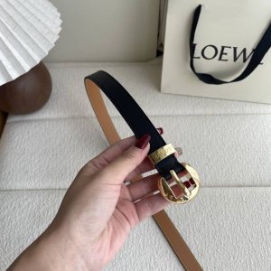罗意威光滑牛皮革Ebble腰带，搭配Anagram Ebble针扣，2Cm宽，五孔调节。颜色：黑色