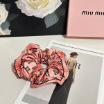 特 单个 配全套包装 Miumiu 缪缪 爆款真丝发圈，专柜款出货 一看就特别高档 超级百搭 必须自留