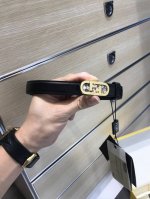 特P200 配送专柜包装 打孔针 宽20 Mm，搭配原单钌钯电镀F蟒蛇皮扣，手感.油边近乎完美，原产小牛皮料定制，双面可用，质感无可挑剔，出众的细节，高清实拍，