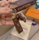Lv经典老花棋格钥匙扣 钥匙扣联名Nike迷你鞋子挂件时尚个性！车钥匙挂件 包包挂件配饰 Monogram 帆布不仅精美，而且经久耐用， 是 Dragonne