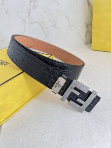 品名：芬迪.Fendi腰带 皮带原单 型号：挂扣，原版经典纯铜精品字母挂扣，实物拍摄，双面头层牛皮 材料：百分百头层牛皮，保证真皮。专柜同等质量，纯铜字母挂扣，
