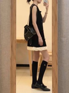 配包装 DDD 一盒一双 DDD Celine 赛琳 爆款经典字母 长筒袜 小腿袜双针针织材质，搭配凯旋门五金 超完美结合，款式经典，专柜同步发售，Ins爆火小