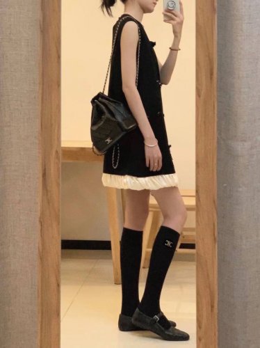 配包装 DDD 一盒一双 DDD Celine 赛琳 爆款经典字母 长筒袜 小腿袜双针针织材质，搭配凯旋门五金 超完美结合，款式经典，专柜同步发售，Ins爆火小