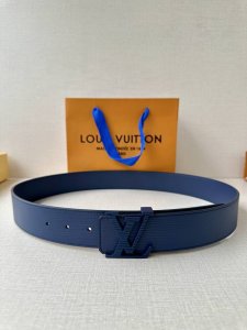 L0Uis Vuitt0N Lv 男士专柜品质水波纹腰帶 寬度40毫米 配置精钢字母搭扣 扣头可随意搭配 ～双面小牛皮设计 皮质柔软 手感细腻舒