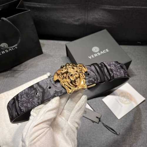 范思哲，宽4.0Cm，原单精品，3D美杜莎腰带扣-Barocco印花-材质，头层牛皮，此款光滑的Saffiano皮革腰带饰有Barocco印花。配有带3D美杜莎