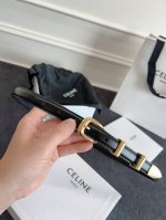 Celine.赛琳 全套包装 Western 中号光滑牛皮革腰带 牛皮革 中腰 圆形带扣 2个金属环和1个金属尖头装饰 第一个圆环底部镌刻Celine Pari