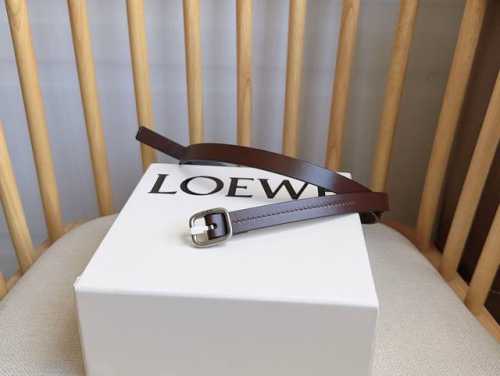 Loewe 罗意威 专柜最新同款腰带 选用植鞣经典牛皮革柔软腰带 镌刻金属Loewe针扣五孔调节 卓越的工艺 个性的造型 精美的材质 宽:1.5