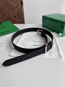 -Bv 2025新款女士编织平纹拼接组合腰带 意大利小牛皮搭配微复古银色表扣设计扣头 宽度2.5Cm 颜色：黑色