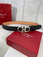 宽度3.5Cm Ferragamo 菲拉格慕 水波纹双面头层牛皮皮带，配有复古金属gancio双扣。该皮带可调节，且能根据需要剪裁，达到修身效果
