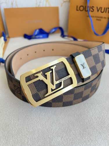 品名： Lv..路易..威登腰带皮带原单 型号：挂扣，经典纯钢材质挂扣，头层牛皮，图片实物拍摄 材料：头层牛皮，挂扣系列，纯钢材质扣头，钯镀电镀工艺永不掉色。原