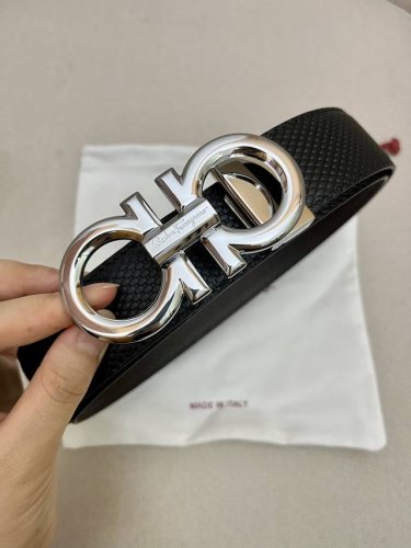 Ferragamo菲拉格慕男士专柜对版金属扣，头层牛皮双面外用腰带，商务通勤休闲场合均适合佩戴。3.5Cm