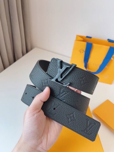 特 Lv.路易威登 全套包装 原版品质 代工厂货品 40Mm宽度 正品一体铸造五金钢扣，原厂皮料 双面原厂定制面料，区别市场货