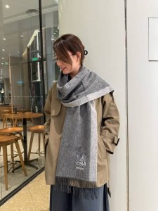 2610年Hermes 爱马仕，难得一见的温柔配色，低调又不失优雅重点推荐双边配色，一条围巾两种风格搭配，高级舒适时髦气质，大牌范十足，超级安利大H这款触动内心