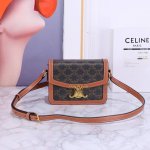 回货小号配盒子，Celine.Triomphe 复古百搭！亮泽小牛皮手袋 中古凯旋门扣。皮肩带可单肩斜挎。100%细横纹小牛皮、金色金属件100%、小羊皮衬里黄