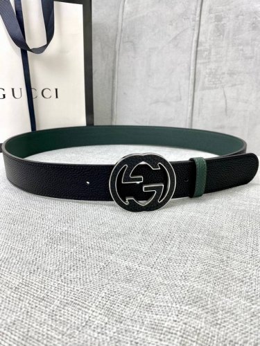 特 宽度3.8Cm Gucci Gg Marmont系列每一季都会推陈出新，为灵感源于70年代的标志性原版gg6.0Cm钢扣配件注入现代精髓。这款双色头层牛皮腰