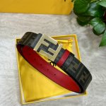 Fendi 芬迪 专柜同款 宽4.0Cm 双环正反用腰带 Ff按钉搭扣 红色Cuoio Romano皮革材质 反面面料带有烟草黄和黑色Ff图案 黑色珐琅金属饰面