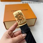 特 品牌： 路易威登 新款进口小牛皮，手感细腻柔软。搭配纯钢自动精品钢扣，男士必备！宽度：3.5Cm