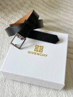 特 纪梵希 Givenchy 专柜同款 女士高端商务腰带，宽3.0Cm 皮质细腻而富有光泽，内敛中透着奢华。标志性的金属扣，简约又不失格调，每一处细节，都彰显着