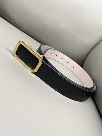 Gg 古驰 3.5宽度 进口牛皮热压花 精致五金 高端品质定制 新季来临 典藏设计中的标志性元素于 早秋系列焕发新意。这款腰带选用镂空设计增添几分个性 - 点击图像关闭