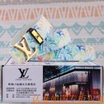 腰带皮带：Lv 路易威登原单牛皮腰带 男款皮带：材质百分百头层牛皮腰带保证真皮皮带，专柜原单品质、做工精细，时尚大牌，送人自用首选包装： 请认准如图专柜包装赠送