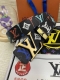 品名：Lv..路易..威登原单 材质：原单牛皮腰带 百分百头层牛皮腰带保证真皮，24K纯钢扣，专柜原单品质、做工精细，时尚大牌，送人自用首选 包装： 请认准如图