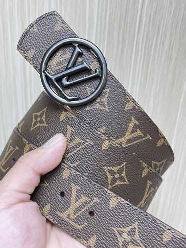4.0当季新款 一面进口小牛皮 一面进口帆布印花 可双面用 搭配精品扣头 实物实拍